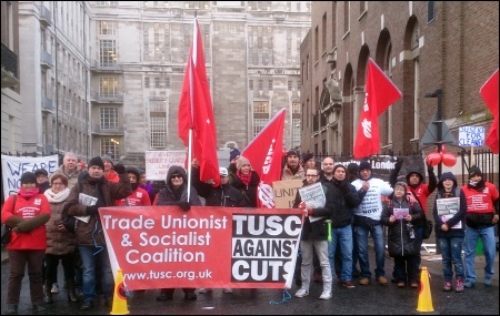 TUSC supporters join striking cleaners, photo by TUSC