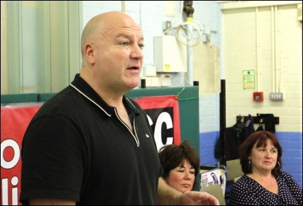 Bob Crow speaking in Waltham Forest, East London, during TUSC's 2012 GLA elections campaign, photo Senan Bob Crow speaking in Waltham Forest, East London, during TUSC's 2012 GLA elections campaign, photo Senan